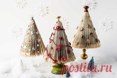 Folded Book Christmas Tree Easy book folding patterns like this one are great for a snowy afternoon in December! Add a new Christmas decoration to your decor with this book folding tree.