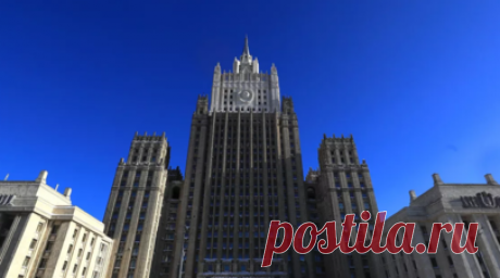 Мирошник о крушении Ил-76: Киев совершил акт безумного варварства. Киев поставил под вопрос возможность любых договорённостей, совершив акт безумного варварства и сбив самолёт Ил-76 в Белгородской области. Такое мнение высказал посол по особым поручениям МИД России по вопросам преступлений киевского режима Родион Мирошник. Читать далее