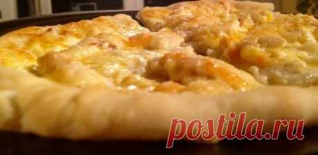 ПРОСТОЙ И ВКУСНЫЙ РЕЦЕПТ ПИЦЦЫ Любимый рецепт нашей  семьи ,это несколько кусочков вашего удовольствия!Простой до невозможностиРецепт теста  взяла у Александра с кулинарного сайта, хотелось попробовать новыйНеплохой рецепт, соединя...