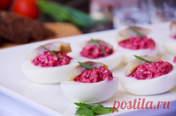 Фаршированные яйца «А-ля селёдка под шубой» - рецепт с фото