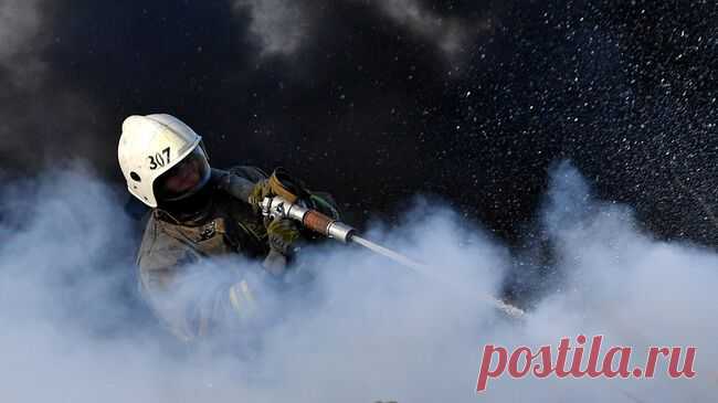 Пожар на судне в бухте Золотой Рог во Владивостоке локализовали