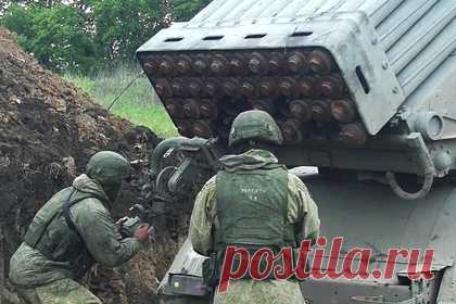 Минобороны сообщило о потерях ВСУ при попытках наступления. При попытке закрепиться на Николаевско-Криворожском направлении Вооруженные силы Украины потеряли убитыми более 220 бойцов. Об этом сообщил официальный представитель Минобороны генерал-лейтенант Игорь Конашенков. Кроме того, по заявлению Конашенкова, российские войска уничтожили десятки единиц военной техники ВСУ.