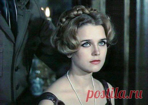 Ирина Алферова в "Хождениях по мукам"