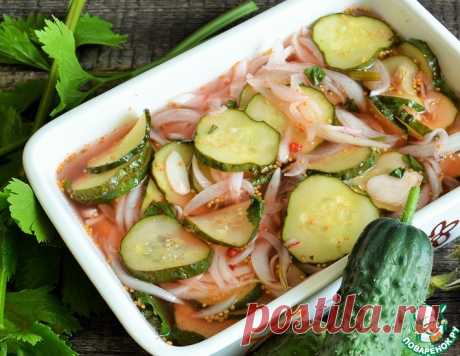 Маринованные огурцы с луком в СВЧ