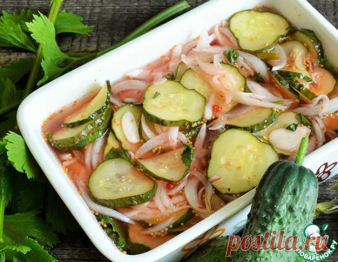 Маринованные огурцы с луком в СВЧ