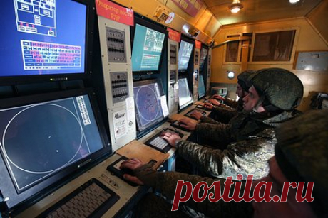 В Ростовской области сработала система ПВО. В небе над Ростовской областью сработала система противовоздушной обороны. Об этом сообщил губернатор российского региона Василий Голубев в своем Telegram-канале. По данным губернатора региона, последствий на земле зафиксировано не было. Информации о пострадавших на данный момент нет.