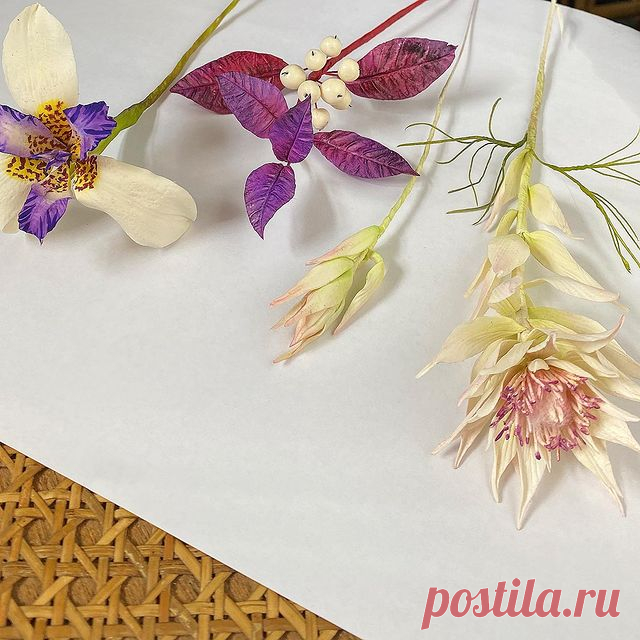 A few florals from today’s class online @apieceofcakeuk ..... huge fun and a lovely day with students from around the world .... I’m now looking forward to Wednesdays continuation of the online Summer School 💫🌸🌿xx