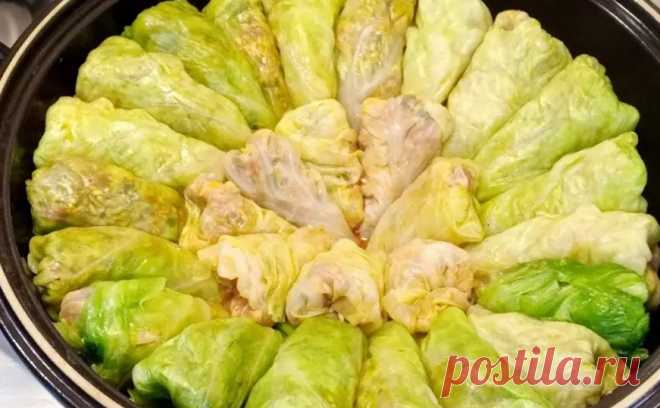 Ну оочень вкусные домашние голубцы из капусты с фаршем и рисом. Простой и очень быстрый рецепт.