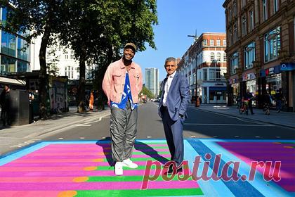 Пешеходные переходы в Лондоне стали розовыми. Британский дизайнер Инка Илори (Yinka Ilori) раскрасил в Лондоне некоторые пешеходные переходы. Черно-белые дорожные зебры стали яркими. Илори воплотил задумку под названием Bring London Together, что переводится как «Сблизим Лондон». Он работал в рамках местного фестиваля дизайна.