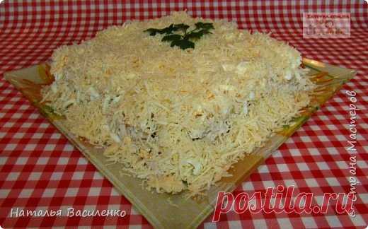 Слоеный салат с курицей, грибами и картофелем | Страна Мастеров