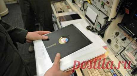 Военные США до сих пор используют 8-дюймовые дискеты и компьютеры IBM Series/1 70-х годов для управления ядерным арсеналом Как оказалось, Министерство обороны США по-прежнему использует во всех смыслах устаревшие 8-дюймовые дискеты в системах управления ядерным арсеналом страны. Впервые информация об этом появилась примерно месяц назад после выхода в эфир одного из выпусков американского общественно-политического телешоу «60 минут», посвященного состоянию ядерного арсенала США. Впрочем,…