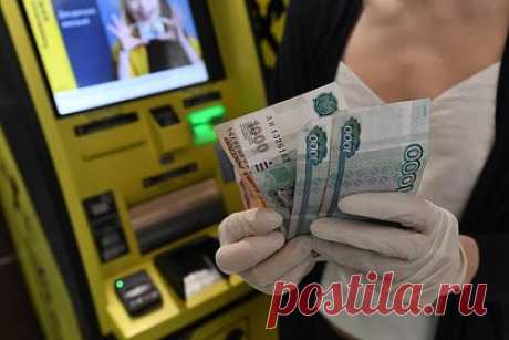 В России рекордно сократилось количество банкоматов. Число банкоматов в России сократилось на 6,2 тысячи, это рекорд с 2016 года. В последнее время темпы ускорились с уходом из России американских и европейских производителей устройств самообслуживания. В Центробанке уменьшение количества банкоматов объяснили ростом популярности безналичных операций.