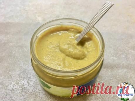 Готовим горчицу дома
Продукты:
- 50 гр горчичного порошка
- 1 ч. ложка уксуса
- 1 ст. ложка растительного масла
- 1 ч. ложка меда (поддерживает крепость горчицы)
- 150 гр. молока (не дает горчице стареть. Не скиснет, так как горчица убивает кисло-молочную микрофлору)
- щепотка соли
Все продукты хорошо вымешиваем и оставляем в герметичной посуде (банке, например) в тёмном, прохладном месте на ночь.
Потом храните горчицу в холодильнике.
Если добавить больше молока, то горчица будет б