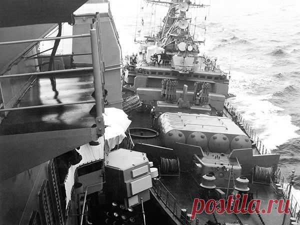 Cтолкновение кораблей ВМС США и СССР в Чёрном море (видео) / Назад в СССР / Back in USSR