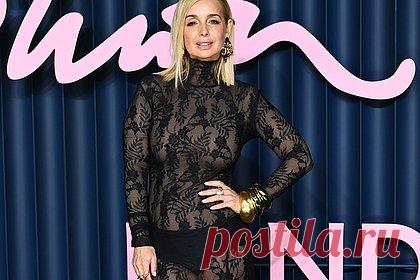 Популярная 50-летняя певица прошлась по улице в прозрачном платье