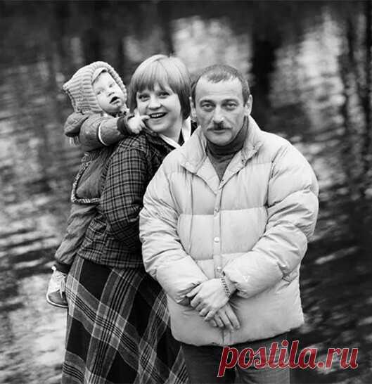 Отец моего старшего сына, Юра Векслер был выдающийся оператор, он снимал такие фильмы, как 