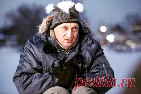 Гоша Куценко украсил свою лысину букетом роз: актер оригинально поздравил студентов