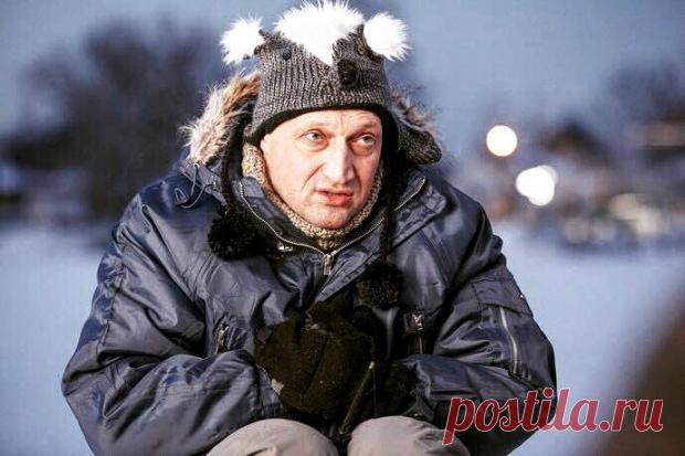 Гоша Куценко украсил свою лысину букетом роз: актер оригинально поздравил студентов