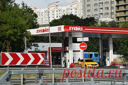 «Лукойл» захотел переименовать президента. Совет директоров компании «Лукойл» рекомендовал собранию акционеров принять решение об упразднении коллегиального исполнительного органа компании — правления и сформировать единоличный исполнительный орган. Наименование этой должности притом предлагается изменить — с «президента» на «главный исполнительный директор».