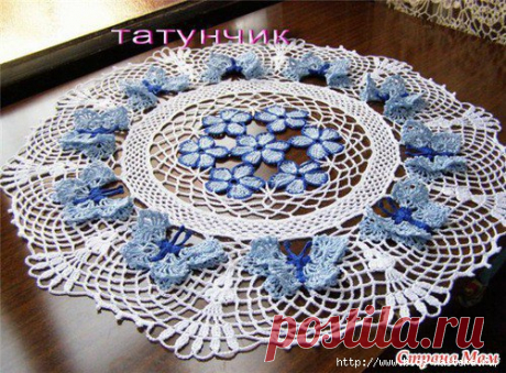 Красивейшая вязаная салфетка с голубыми бабочками своими руками!