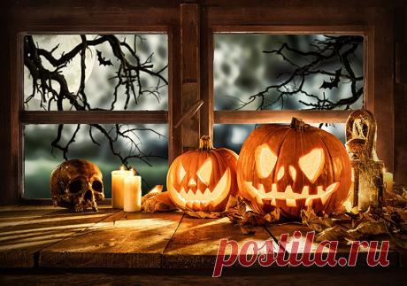 Интересные факты про Хеллоуин Несмотря на распространенное мнение, никогда не было сообщений о том, чтобы кто-то раздавал отравленные конфеты незнакомцам на Хэллоуин.