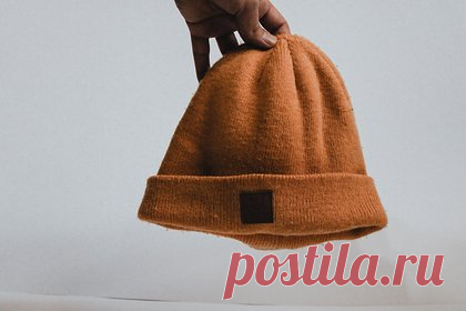 Российский стилист назвала навсегда вышедшие из моды модели шапок. Российский стилист-имиджмейкер Мария Абабкова назвала модели шапок, которые навсегда вышли из моды. Так, среди антитрендов специалист выделила головные уборы, украшенные стразами и брошами. Вдобавок эксперт призвала избавиться от беретов, оформленных различными декоративными элементами.