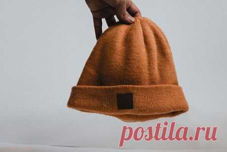 Российский стилист назвала навсегда вышедшие из моды модели шапок. Российский стилист-имиджмейкер Мария Абабкова назвала модели шапок, которые навсегда вышли из моды. Так, среди антитрендов специалист выделила головные уборы, украшенные стразами и брошами. Вдобавок эксперт призвала избавиться от беретов, оформленных различными декоративными элементами.