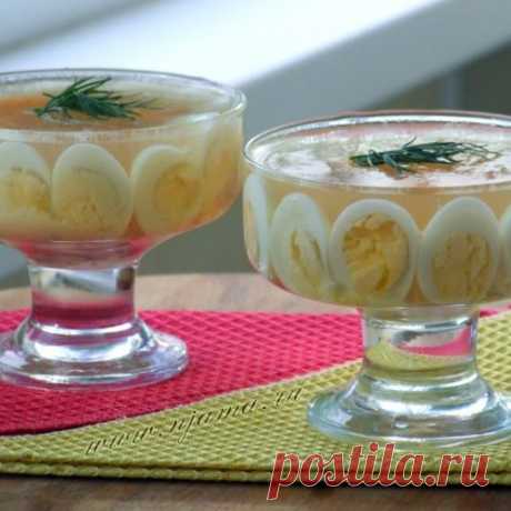 Куриное заливное с перепелиными яйцами