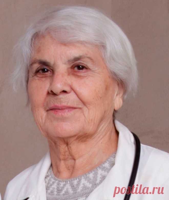 90-летняя мама знаменитого доктора Мясникова: «Мою полы руками и радуюсь каждому дню!» Лучшие советы для здорового долголетия.