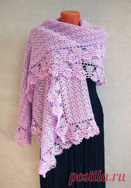 Палантин Лилиан вязаный крючком Пушистый палантин с красивой ажурной каймой - классическое изделие на все времена. Нежно лилового цвета. Связан крючком из тонкой турецкой пряжи. Состав: 10% шерсть, 10% мохер, 80% акрил. Длина 220см. Ширина 75 см.  Pushisty stole with beautiful lace trim is a classic product for all seasons. Gently purple. Crocheted from fine Turkish yarn. Composition: 10% wool, 10% mohair, 80% acrylic. Length 220cm. Width 75 cm