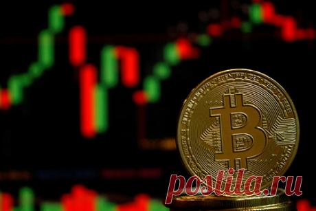 Стоимость всей криптовалюты превысила два триллиона долларов. Суммарная стоимость всей криптовалюты вновь превысила два триллиона долларов. Рост обусловлен скачком как биткоина, так и ряда других криптовалют. В субботу, 14 августа, капитализация рынка криптовалют достигла 2,06 триллиона долларов. Затем последовал спад на 1,4 процента.