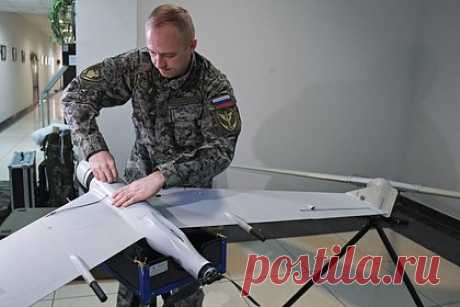 В России создали «Вектор ЛК-210» для поражения живой силы. Опытно-конструкторское бюро «Беспилотного авиастроения» создало дрон «Вектор ЛК-210» с модульным шасси для поражения живой силы противника. Аппарат может нести боевую нагрузку массой до 2,5 килограмма. Полетное время беспилотника составляет до 1,5 часа, а максимальная высота полета — 2,5 километра.