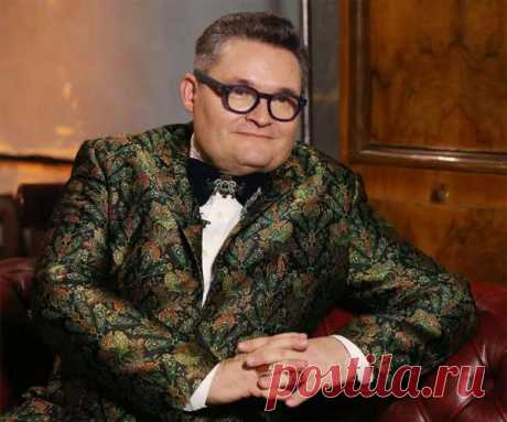 Как распознать провинциального человека: три цитаты Александра Васильева
В нашем мире так все смешалось и встало с ног на голову, что теперь нельзя с точной уверенностью сказать, что в Питере живут люди высокой культуры, в Москве — те, кто любит деньги и жертвы моды, в Сочи — лентяи и бездельники, а все остальные жители страны — это глухая провинция, люди ведомые и без […]
Читай дальше на сайте. Жми подробнее ➡