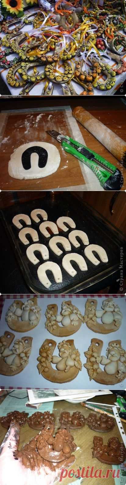 Подковы из соленого теста.