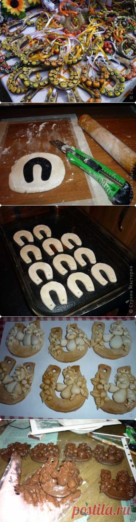 Подковы из соленого теста.