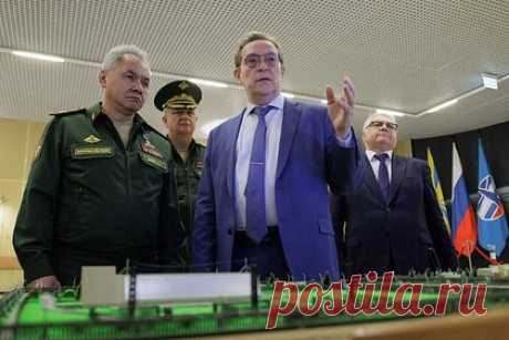 Шойгу проверил новый объект системы контроля космического пространства. Министр обороны России Сергей Шойгу проверил организацию боевого дежурства на новом объекте системы контроля космического пространства во время рабочей поездки в войска Западного военного округа в среду, 14 июня. Известно, что новая станция обладает возможностями, не имеющими аналогов в мире.