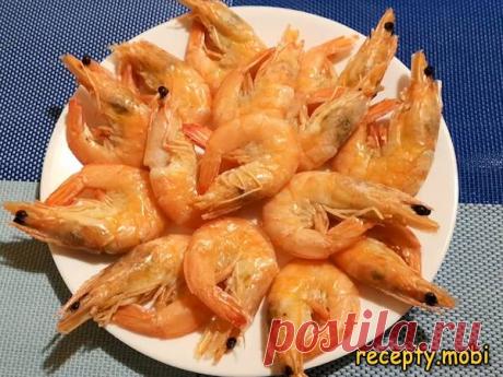 Как варить варено-замороженные королевские креветки неочищенные

✅Ингредиенты
▫ варено-замороженные королевские креветки – 1 кг;
▫ лавровый лист – 3 шт;
▫ душистый перец – 3 шт;
▫ соль – 2 ст. л;
▫ лимонный сок – 1 ст. л.