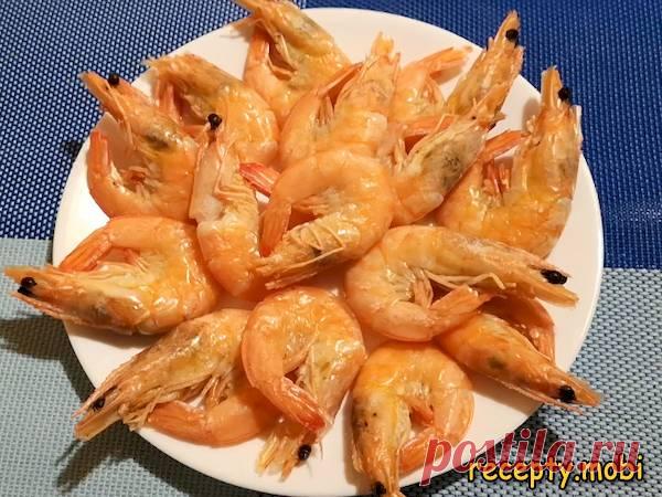 Как варить варено-замороженные королевские креветки неочищенные

✅Ингредиенты
▫ варено-замороженные королевские креветки – 1 кг;
▫ лавровый лист – 3 шт;
▫ душистый перец – 3 шт;
▫ соль – 2 ст. л;
▫ лимонный сок – 1 ст. л.