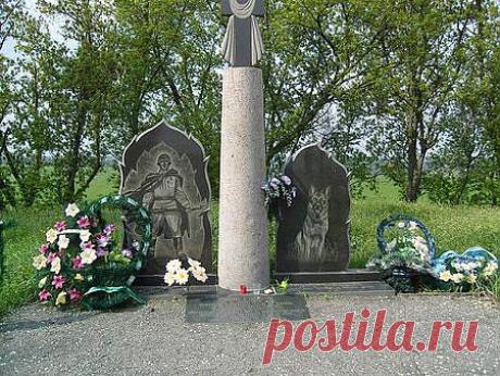 Памятник 150 пограничным псам, которые «порвали» полк фашистов в 