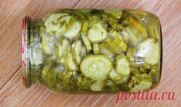 Рецепт вкусных, хрустящих маринованных огурцов. 

Хочу поделиться с Вами рецептом вкусных, хрустящих маринованных огурцов. Такие огурчики станут прекрасной закуской к обеду или ужину. Из данного количества ингредиентов получается 4 литровые баночки готового продукта. 

Для приготовления вкусных, хрустящих маринованных огурцов нам понадобится: 

4 кг огурцов; 
1 стакан сахара; 
1 стакан растительного масла; 
1 стакан уксуса 9%; 
40 г соли; 
1 ст. л. черного молотого перца; ...