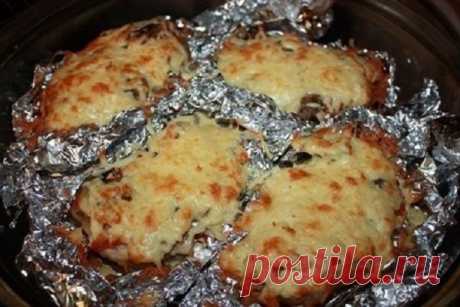 Мясо в фольге с грибами и помидорами!!!Очень похоже на мясо по-французски, но я сделала несколько изменений в приготовлении это блюда! Мясо получается оооочень сочным и безумно вкусным! ;) | Эксклюзивные шедевры кулинарии.