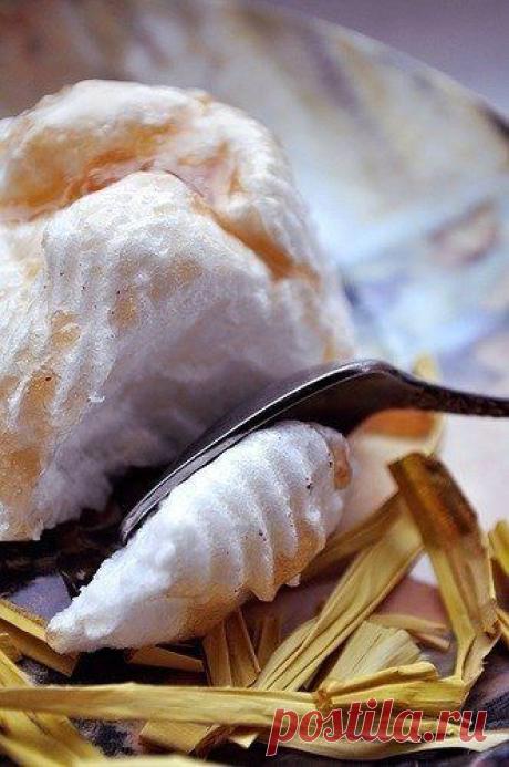 Воздушный десерт с карамелью за 40 секунд / Свежие рецепты