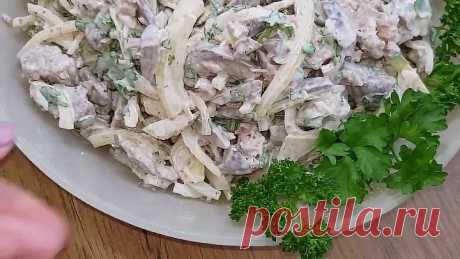 Самый бюджетный салат! Подойдёт как НОВОГОДНИЙ САЛАТ. Очень вкусный!