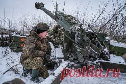 Российские войска взяли важные высоты неподалеку от Артемовска. Российские войска контролируют примерно треть поселка Богдановка, они сумели закрепиться на высотах, окружающих населенный пункт, и постепенно замыкают его «в клещи». Об этом рассказал «Ленте.ру» представитель Добровольческого штурмового корпуса (ДШК) Алексей Селиванов.