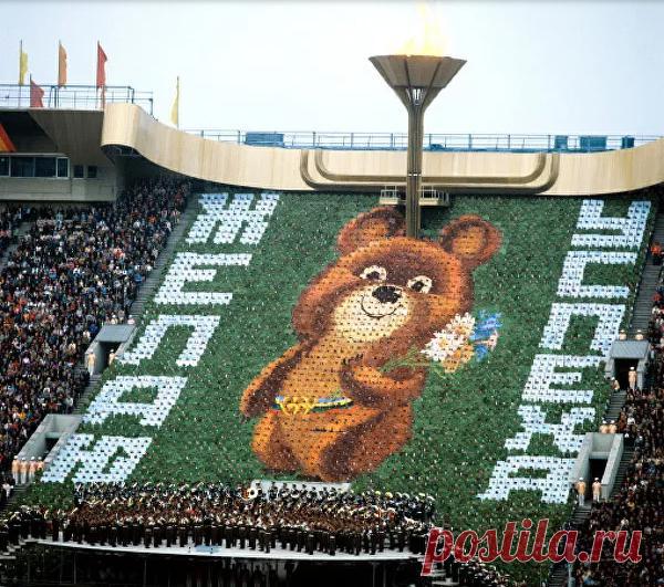 Модное наследие Олимпиады-80 до сих пор с нами
Пока наши берут золото за золотом, стилисты Персоны вспомнили о колоссальном влиянии Олимпиады-80 на советскую, а впоследствии и российскую моду. И сегодня креативные дизайнеры везде и всюду «проталкивают» сладенького олимпийского мишку, Adidas стал абсолютным российским культом, а олимпийки, кеды, треники, спортивные квадратные сумки задержались у...
Читай дальше на сайте. Жми подробнее ➡