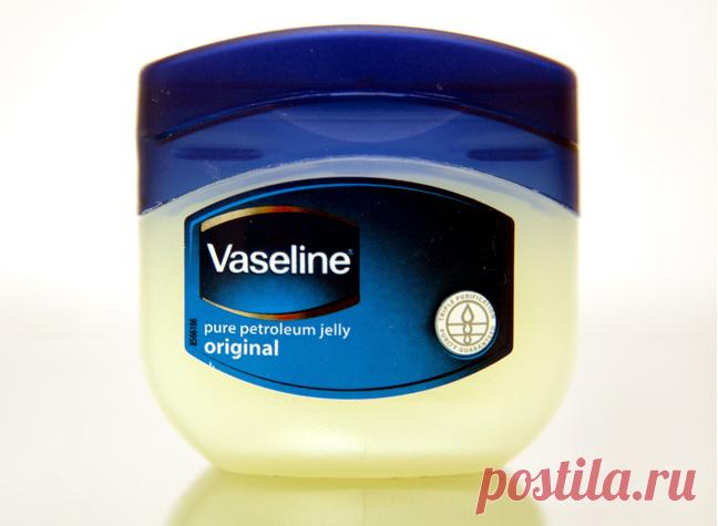 Вазелин
Вазелин очень широко применяется не только в медицине, но и в других областях, в том числе и в косметологии.