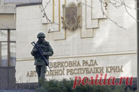 Что делают российские войска в Крыму ?
Загорают с автоматами ?