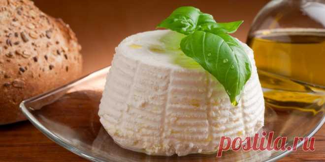 4 рецепта рикотты, которая вкуснее магазинной Классика и несколько нестандартных вариаций, в том числе от Джейми Оливера. 1. Классическая рикотта из сыворотки Настоящую рикотту делают из сыворотки, которая остаётся после приготовления сыра...
