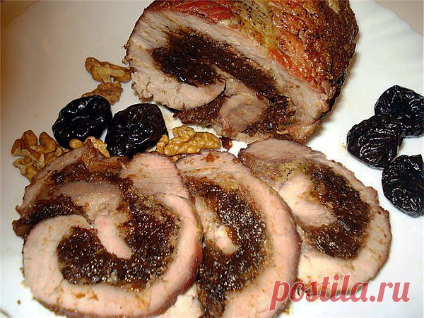 Очень шикарный и вкусный мясной рулетик! Попробуйте и убедитесь! "Мясной рулет с черносливом" Смотреть здесь...