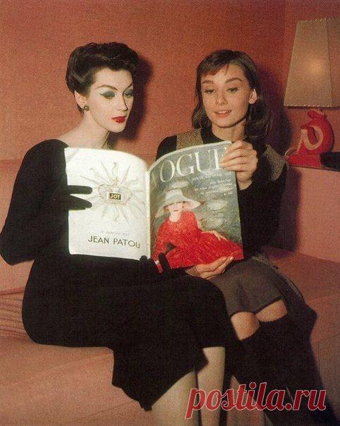 Довима и Одри Хепберн в фильме Забавная мордашка, 1956. / Путь моды